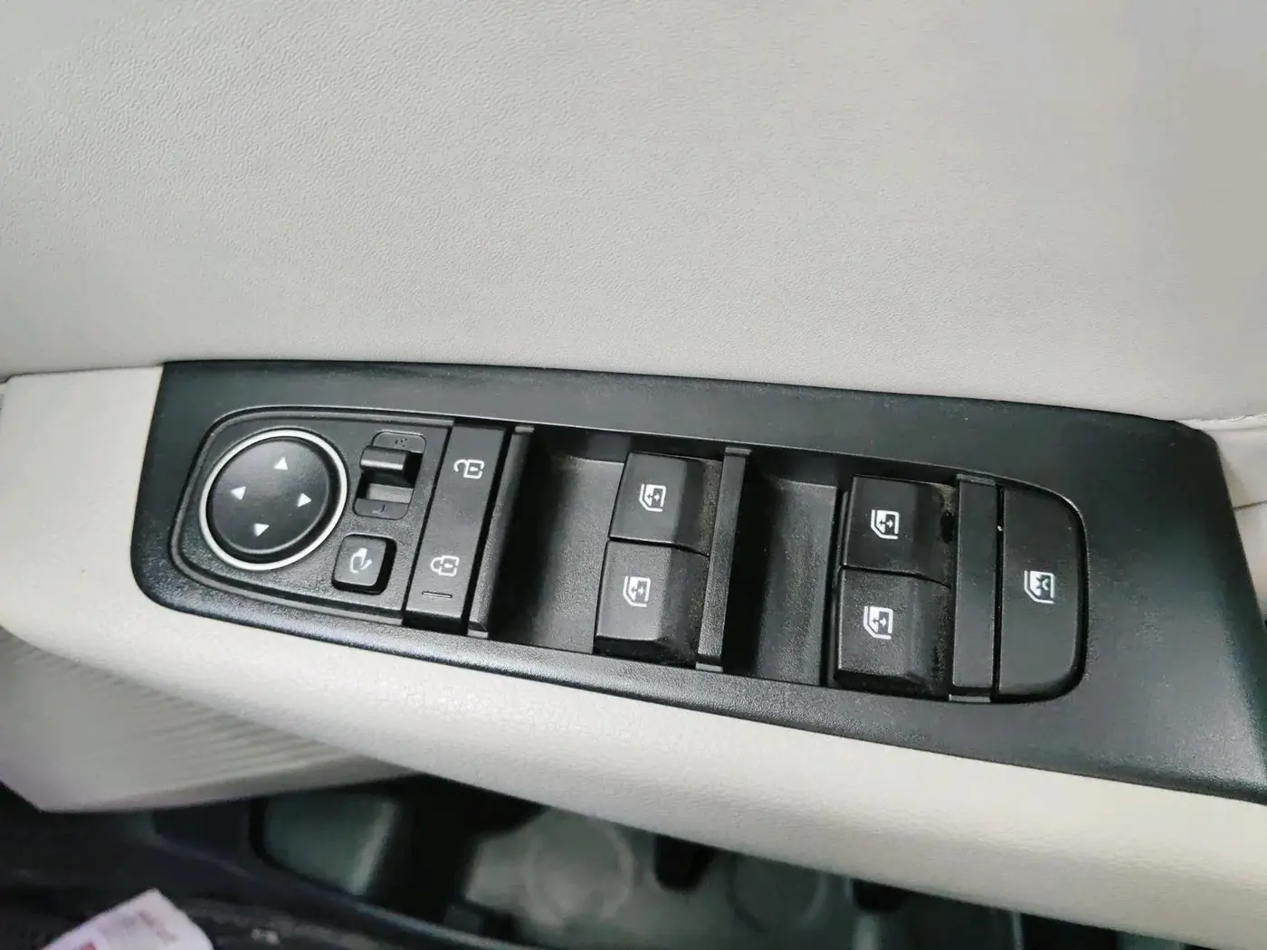 2025 KIA Carens Clavis EV HTX, Electric, Automatic, 10,106 km, interior