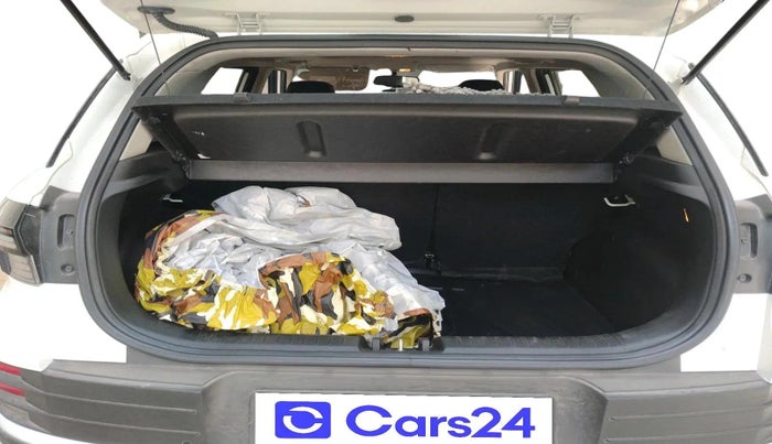 2022 Hyundai VENUE SX 1.2 PETROL, Petrol, Manual, 27,287 km, exterior