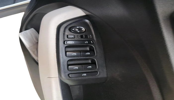 2022 Hyundai VENUE SX 1.2 PETROL, Petrol, Manual, 27,287 km, interior