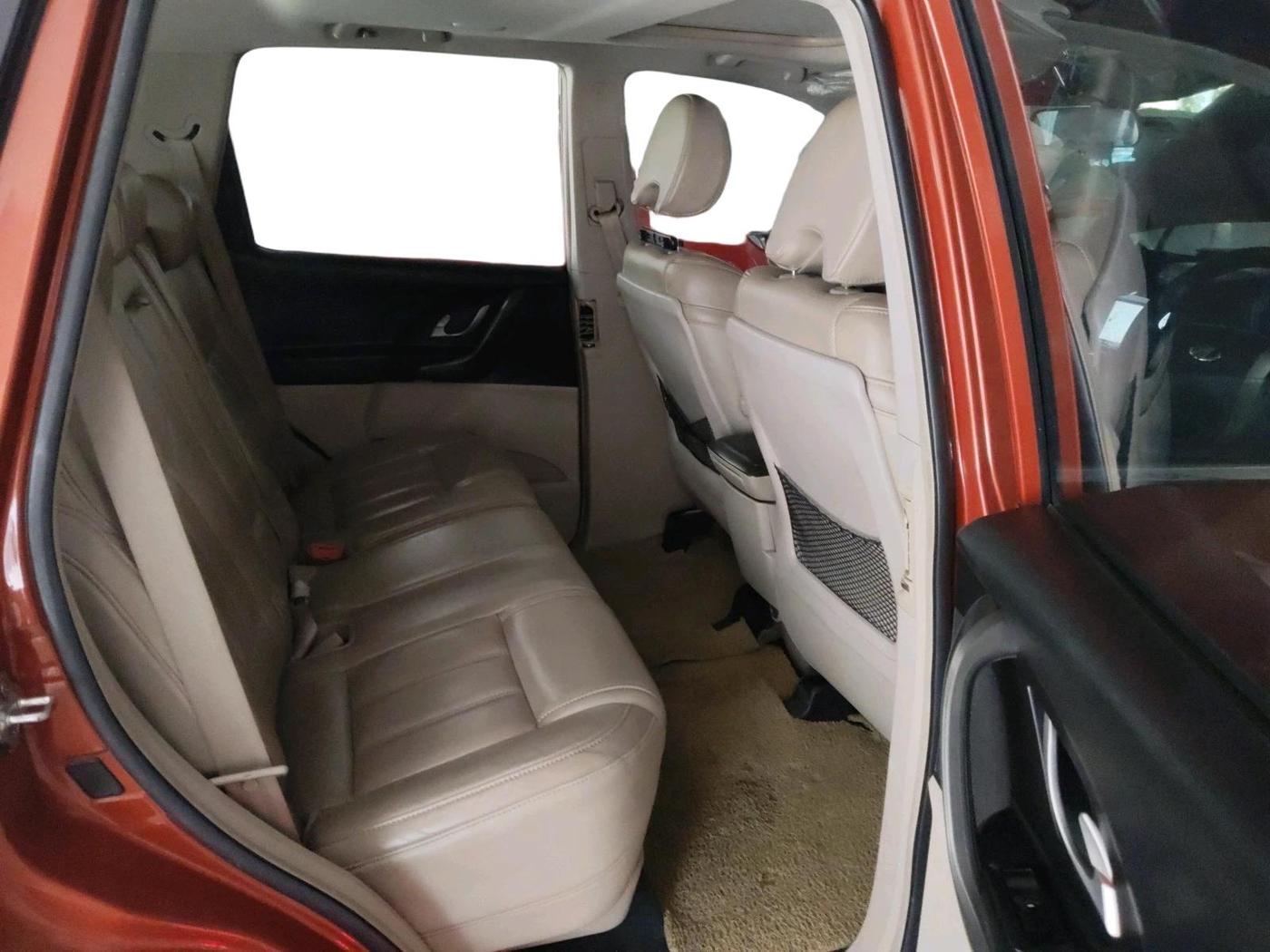 2017 Mahindra XUV500 W10, Diesel, Manual, 1,16,580 km, interior