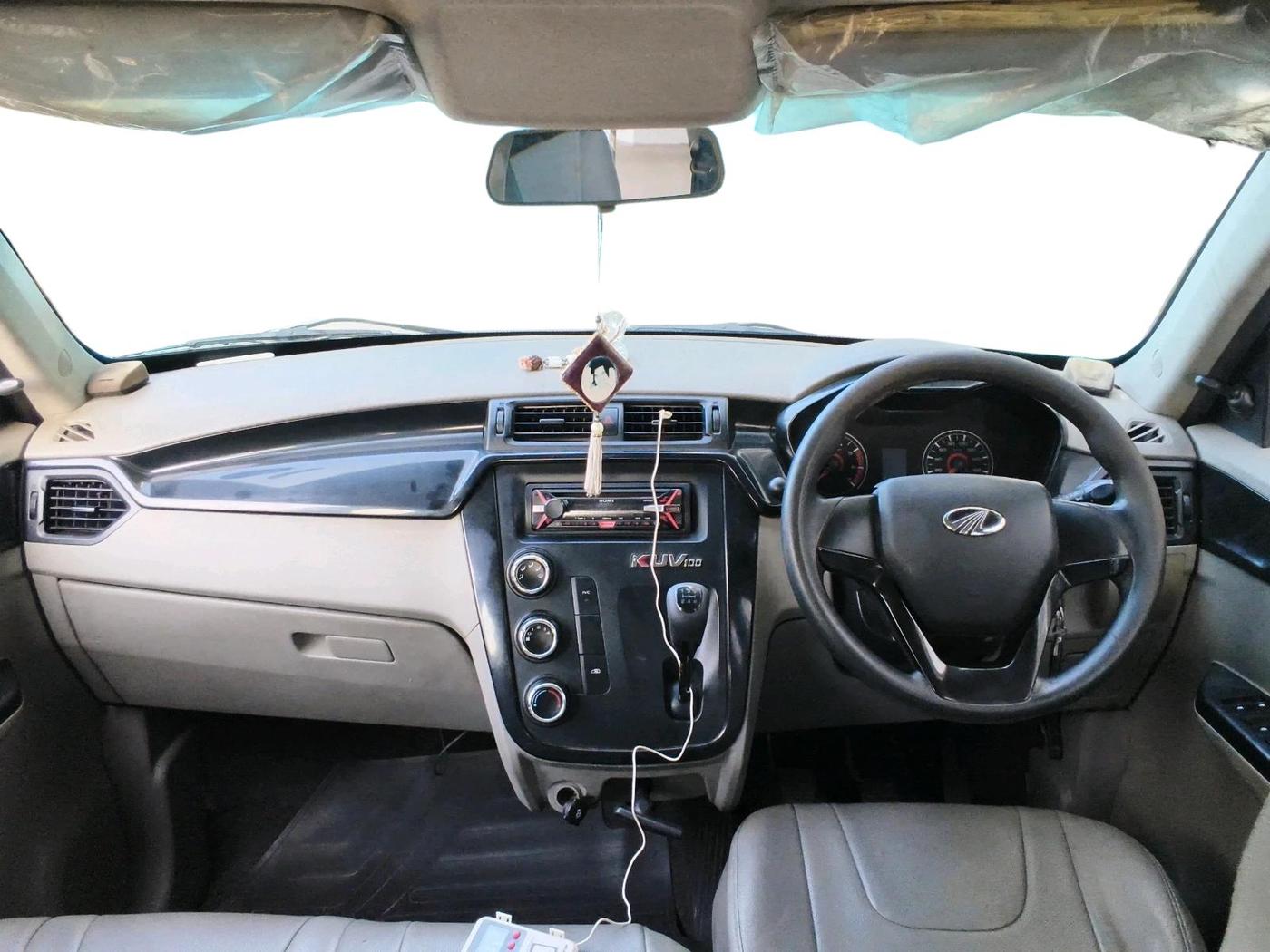 2016 Mahindra Kuv100 K4 6 STR, Petrol, Manual, 98,694 km, interior