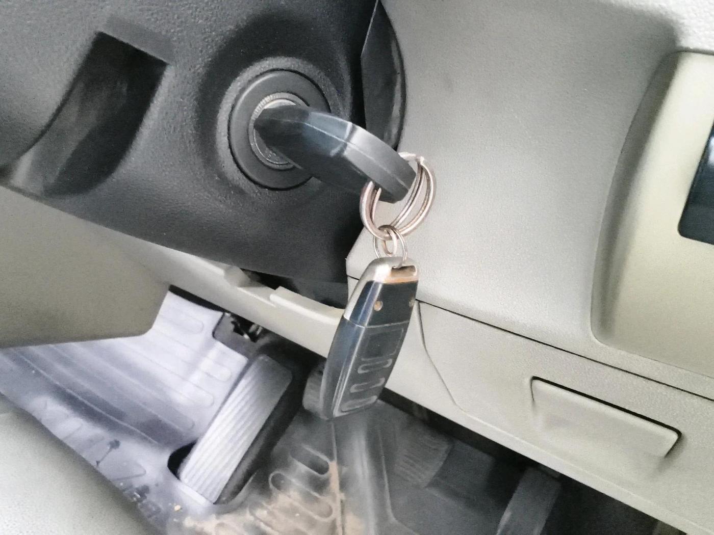 2016 Mahindra Kuv100 K4 6 STR, Petrol, Manual, 98,694 km, interior