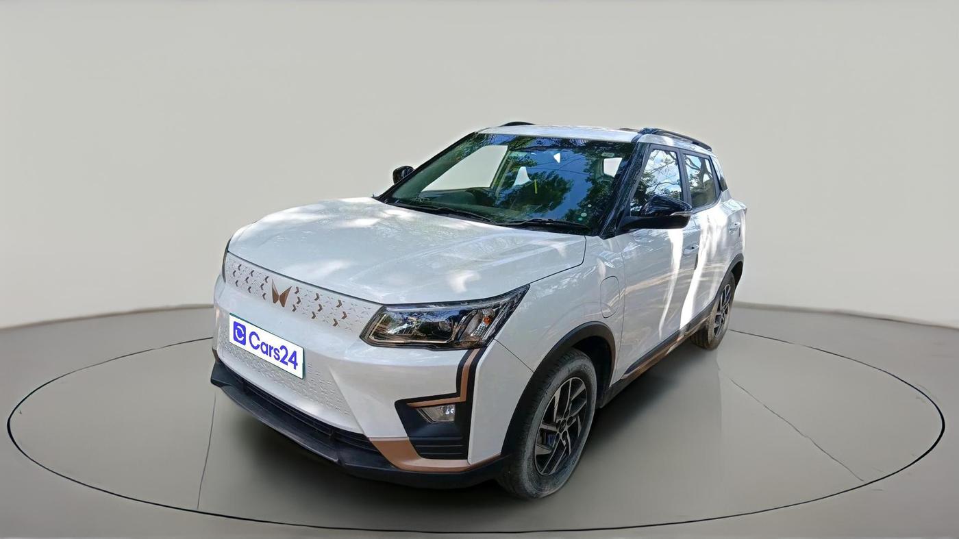 2023 Mahindra XUV400 EL 7.2 KW, Electric, Automatic, 22,760 km, exterior