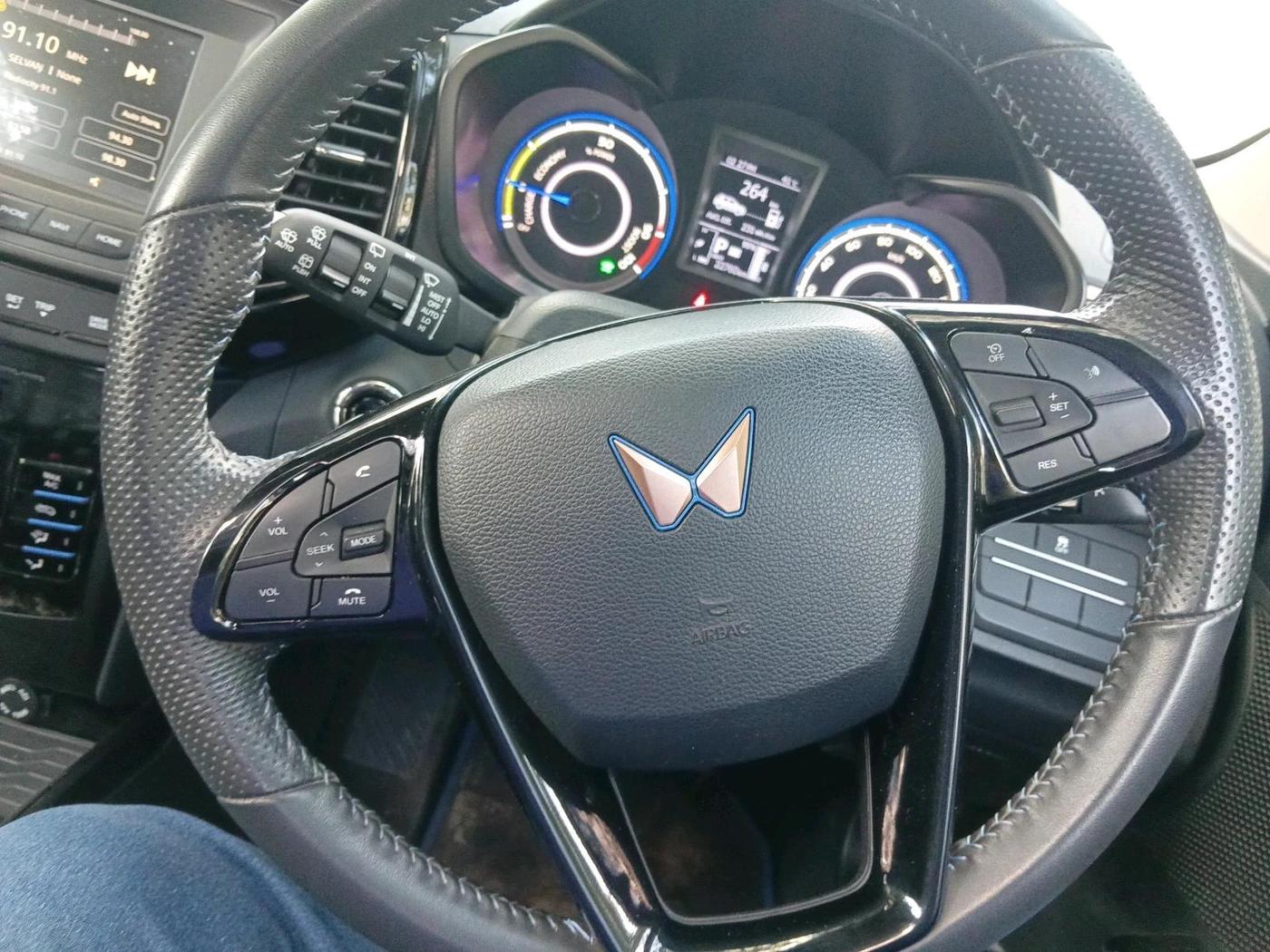 2023 Mahindra XUV400 EL 7.2 KW, Electric, Automatic, 22,760 km, interior