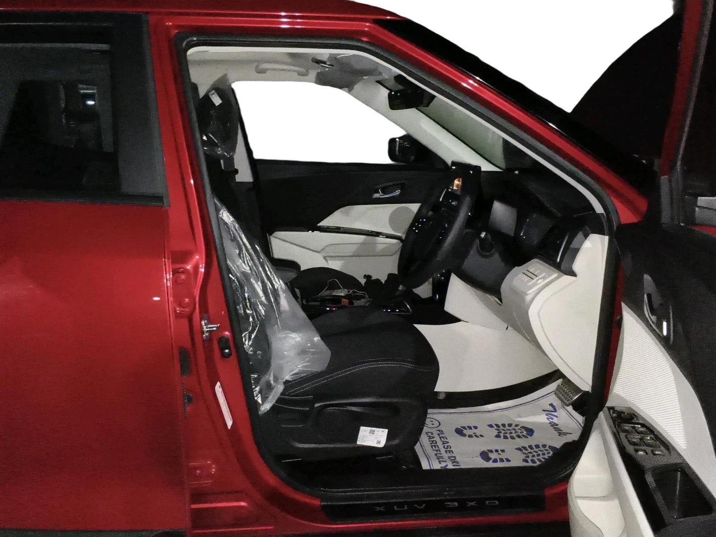 2026 Mahindra XUV 3XO AX5L 1.2 TGDi AT, Petrol, Automatic, 6,548 km, interior