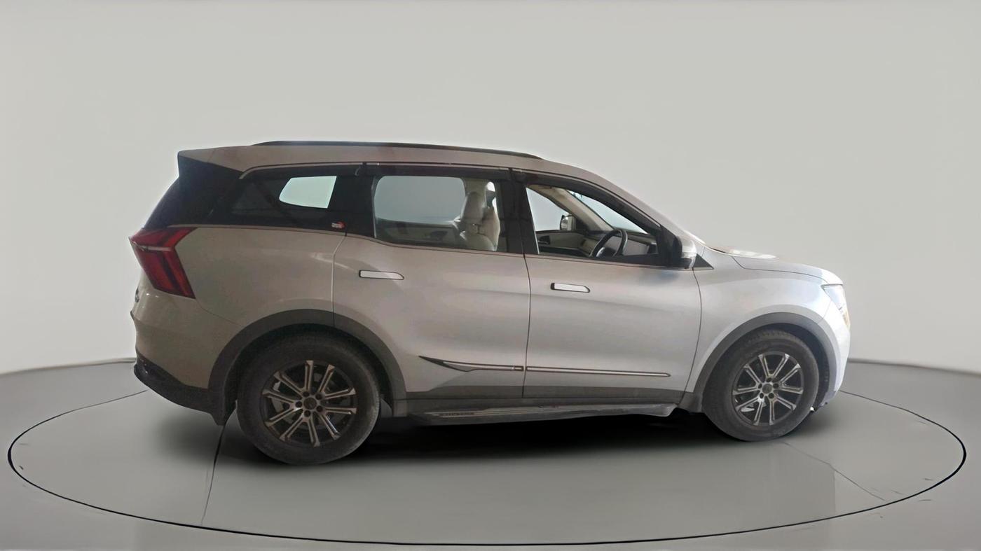 2022 Mahindra XUV700 AX 7 LUXURY P AT 7 STR, Petrol, Automatic, 31,426 km, exterior