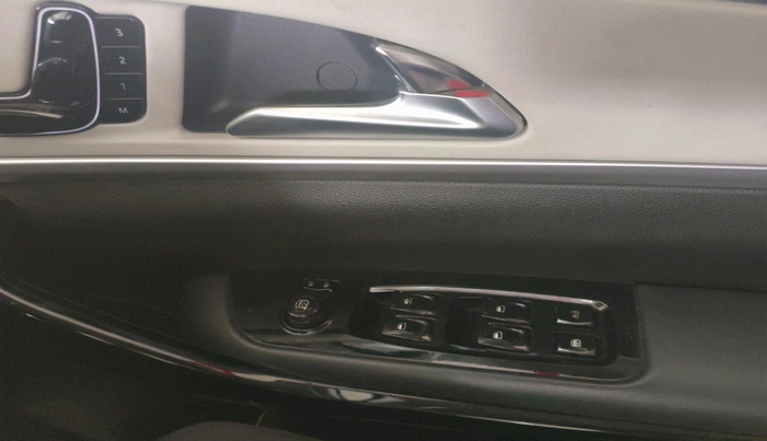 2022 Mahindra XUV700 AX 7 LUXURY P AT 7 STR, Petrol, Automatic, 31,426 km, interior