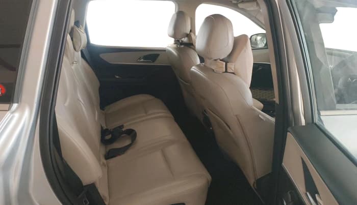 2022 Mahindra XUV700 AX 7 LUXURY P AT 7 STR, Petrol, Automatic, 31,426 km, interior