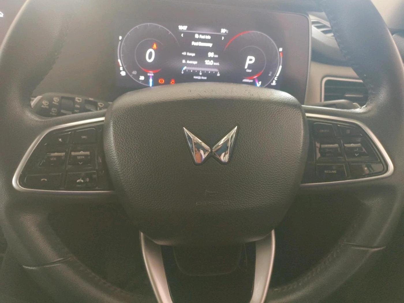 2022 Mahindra XUV700 AX 7 LUXURY P AT 7 STR, Petrol, Automatic, 31,426 km, interior