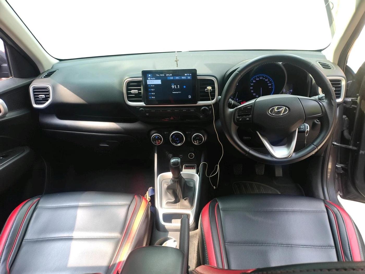 2020 Hyundai VENUE S+ 1.2, Petrol, Manual, 51,276 km, interior