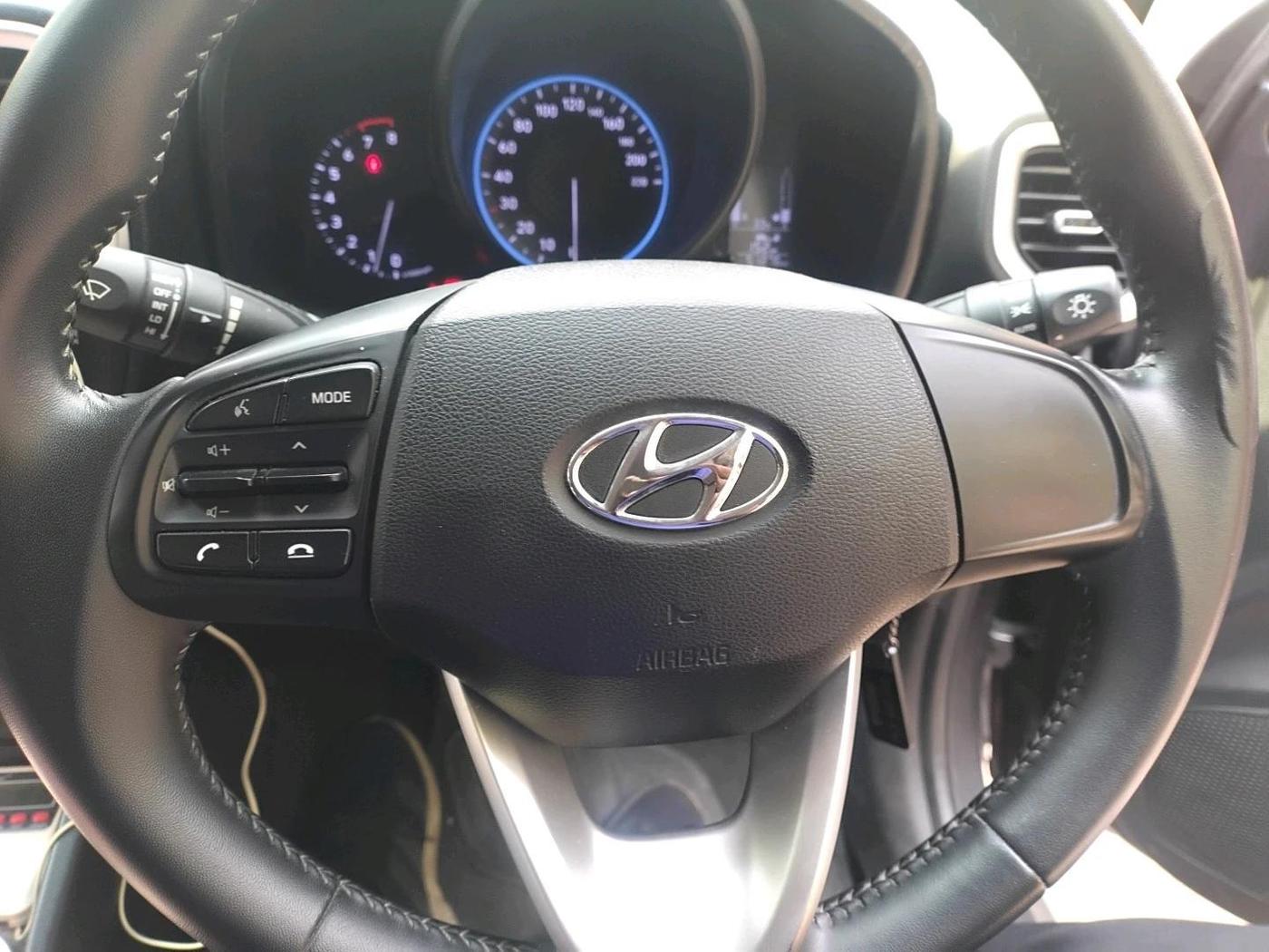 2020 Hyundai VENUE S+ 1.2, Petrol, Manual, 51,276 km, interior