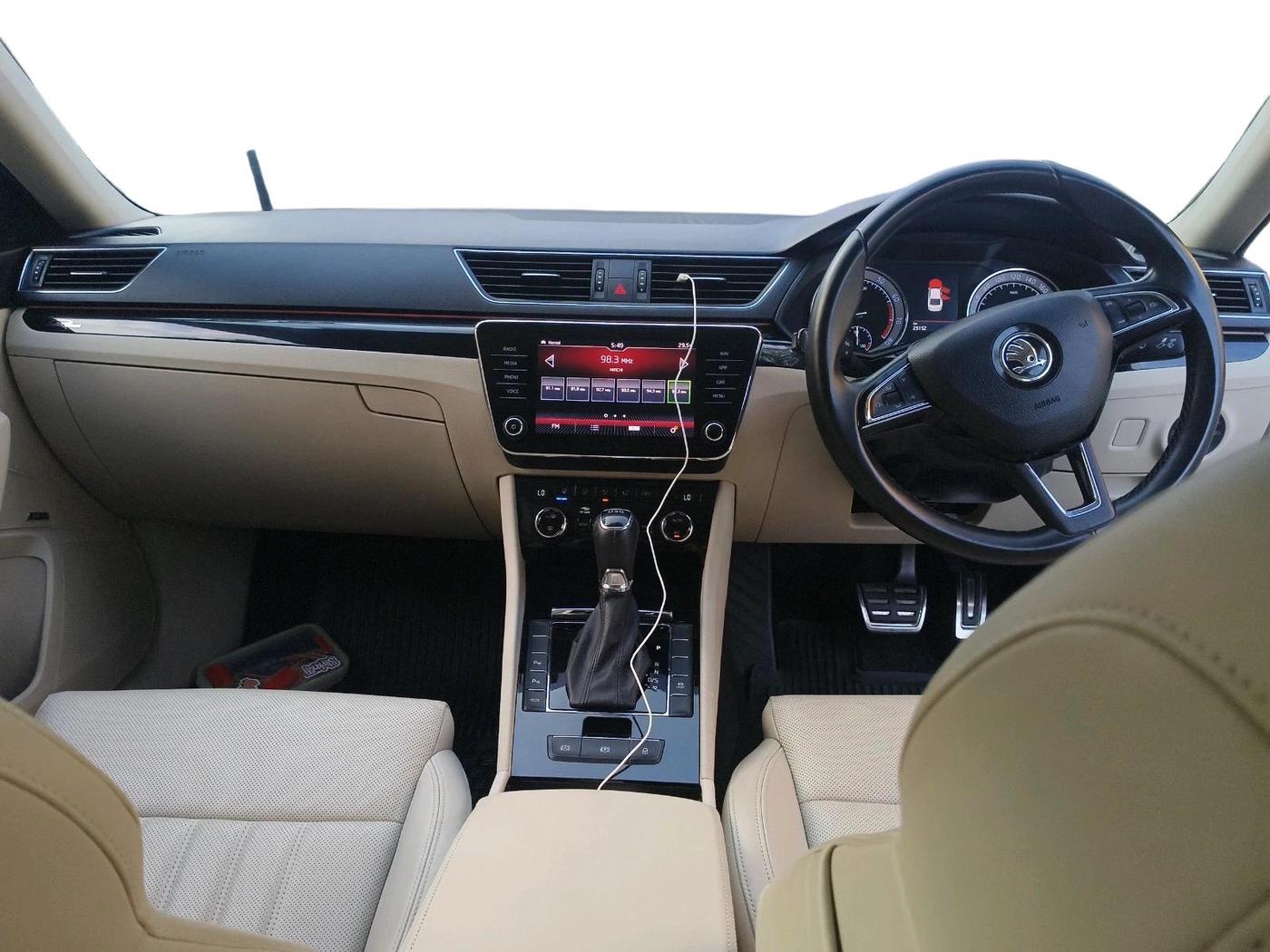 2019 Skoda Superb L&K 1.8 TSI AT, Petrol, Automatic, 25,125 km, interior