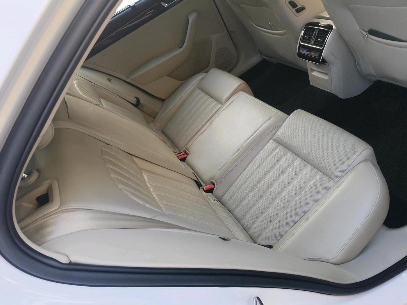2019 Skoda Superb L&K 1.8 TSI AT, Petrol, Automatic, 25,125 km, interior