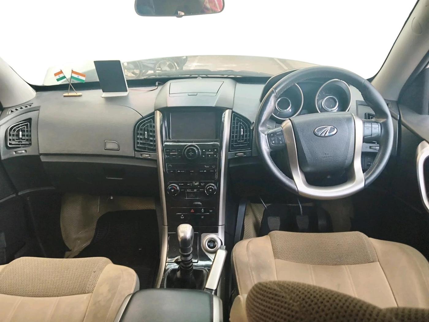 2019 Mahindra XUV500 W9, Diesel, Manual, 85,288 km, interior