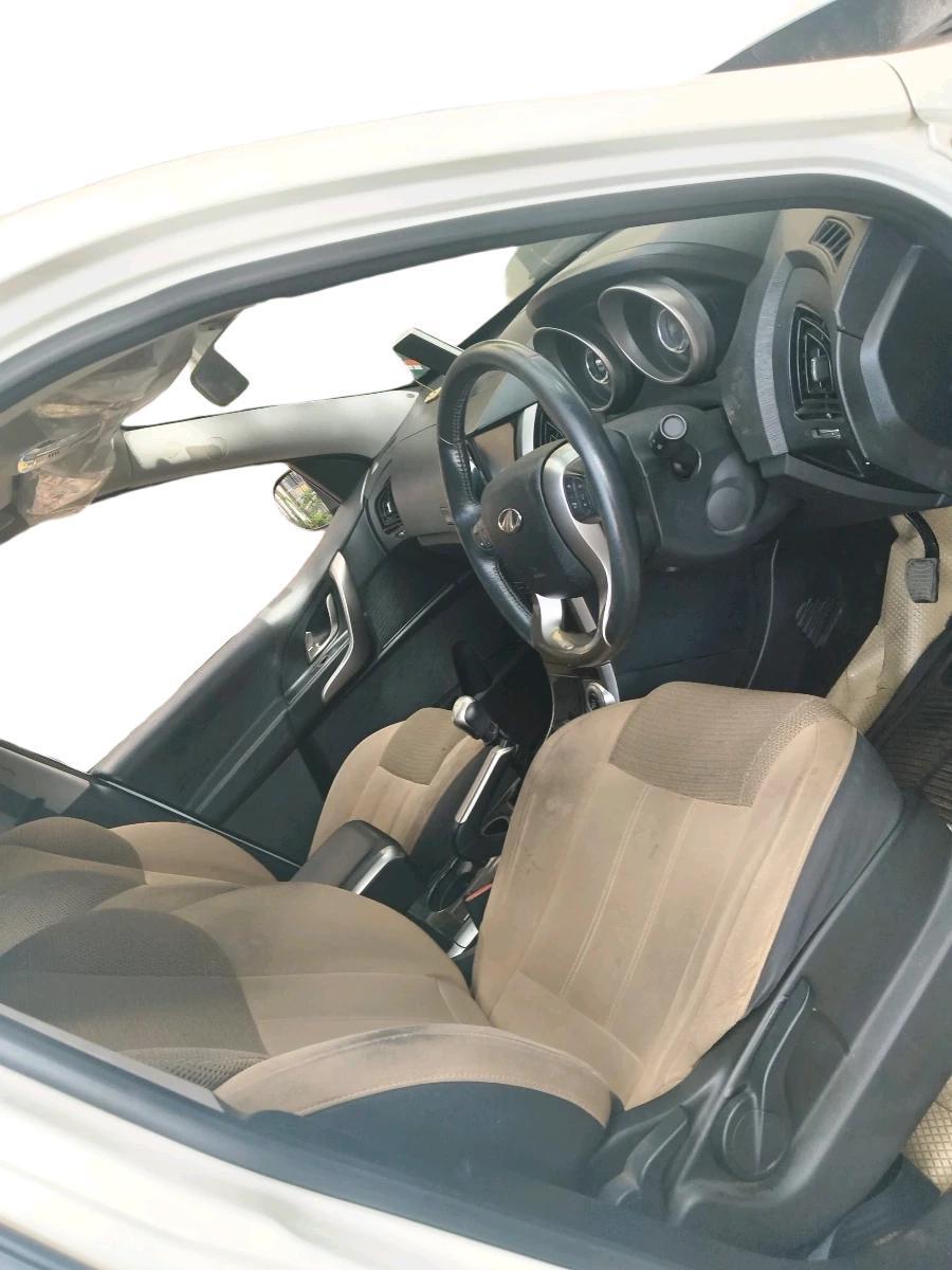 2019 Mahindra XUV500 W9, Diesel, Manual, 85,288 km, interior