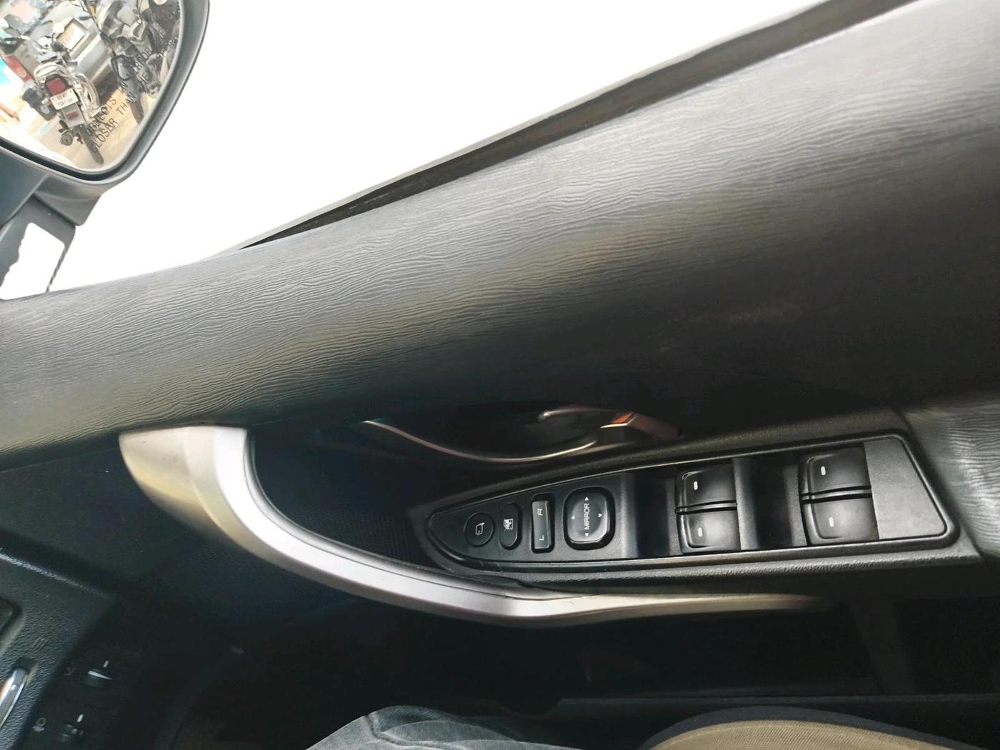 2019 Mahindra XUV500 W9, Diesel, Manual, 85,288 km, interior