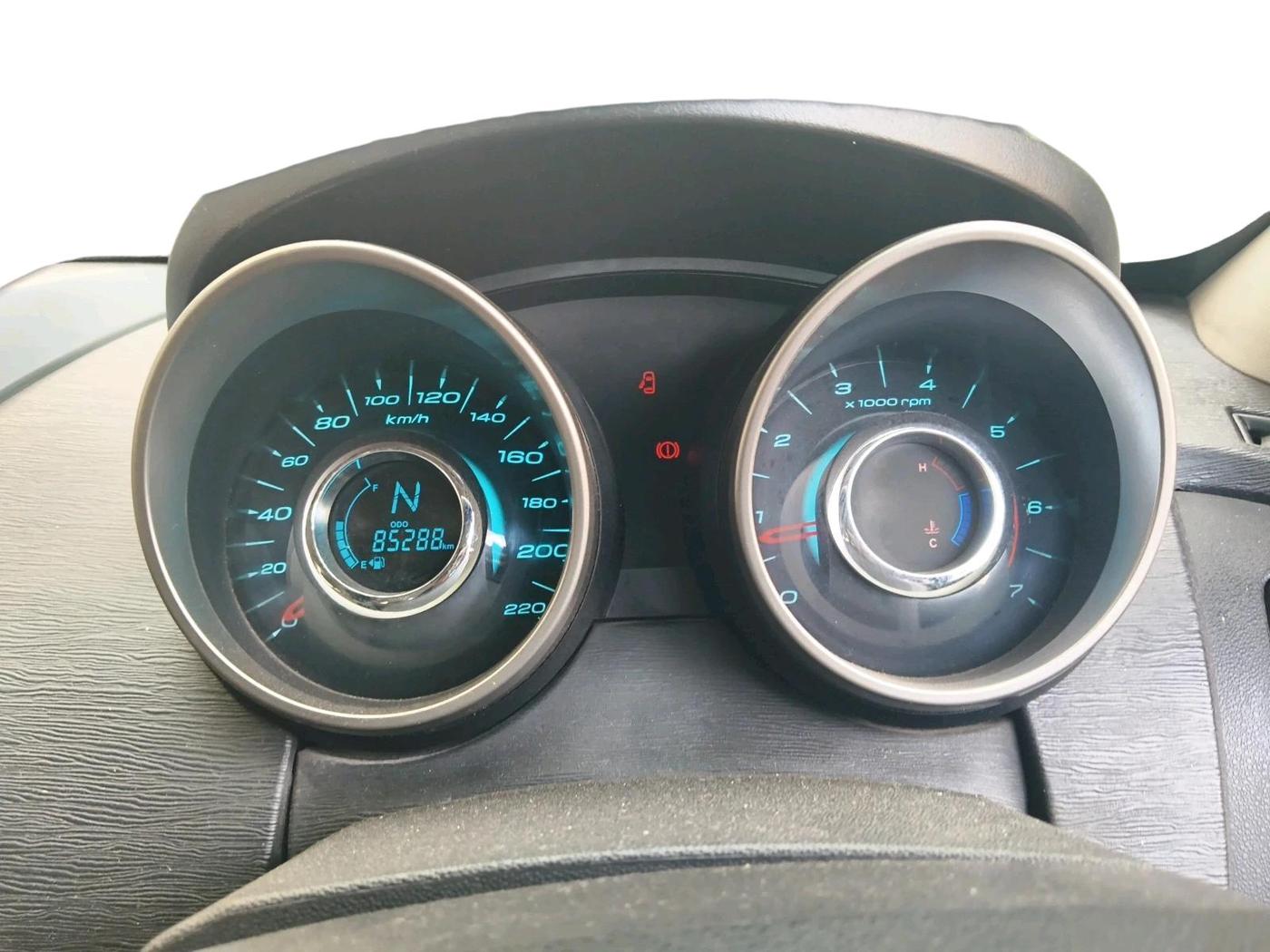 2019 Mahindra XUV500 W9, Diesel, Manual, 85,288 km, interior