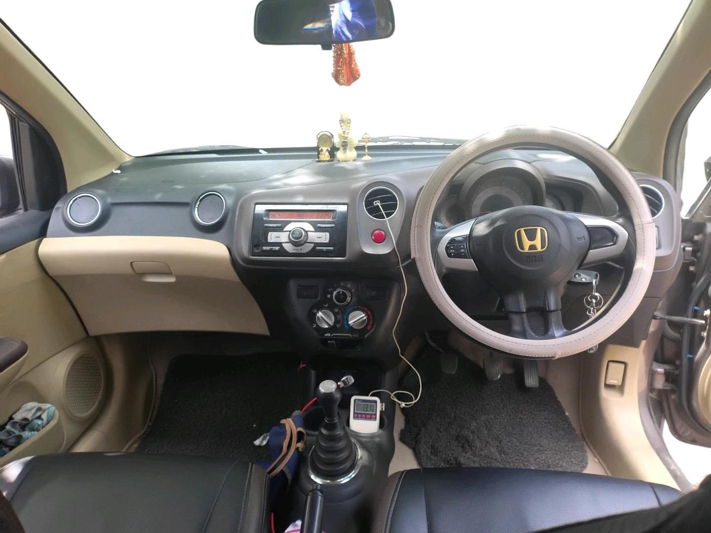 2012 Honda Brio V MT, Petrol, Manual, 1,00,498 km, interior