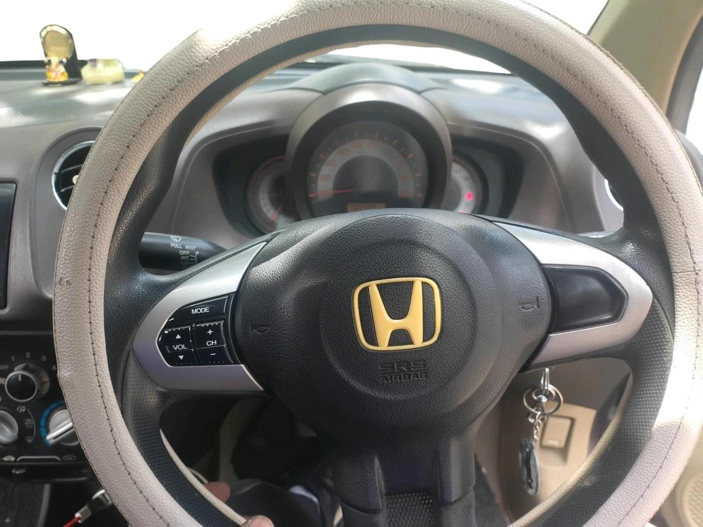 2012 Honda Brio V MT, Petrol, Manual, 1,00,498 km, interior