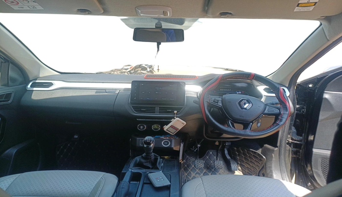 2025 Renault Kiger RXT (O) MT, Petrol, Manual, 34,000 km, interior