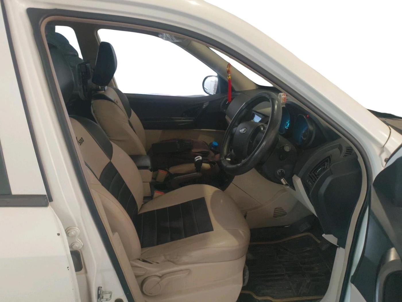 2016 Mahindra XUV500 W4, Diesel, Manual, 94,086 km, interior