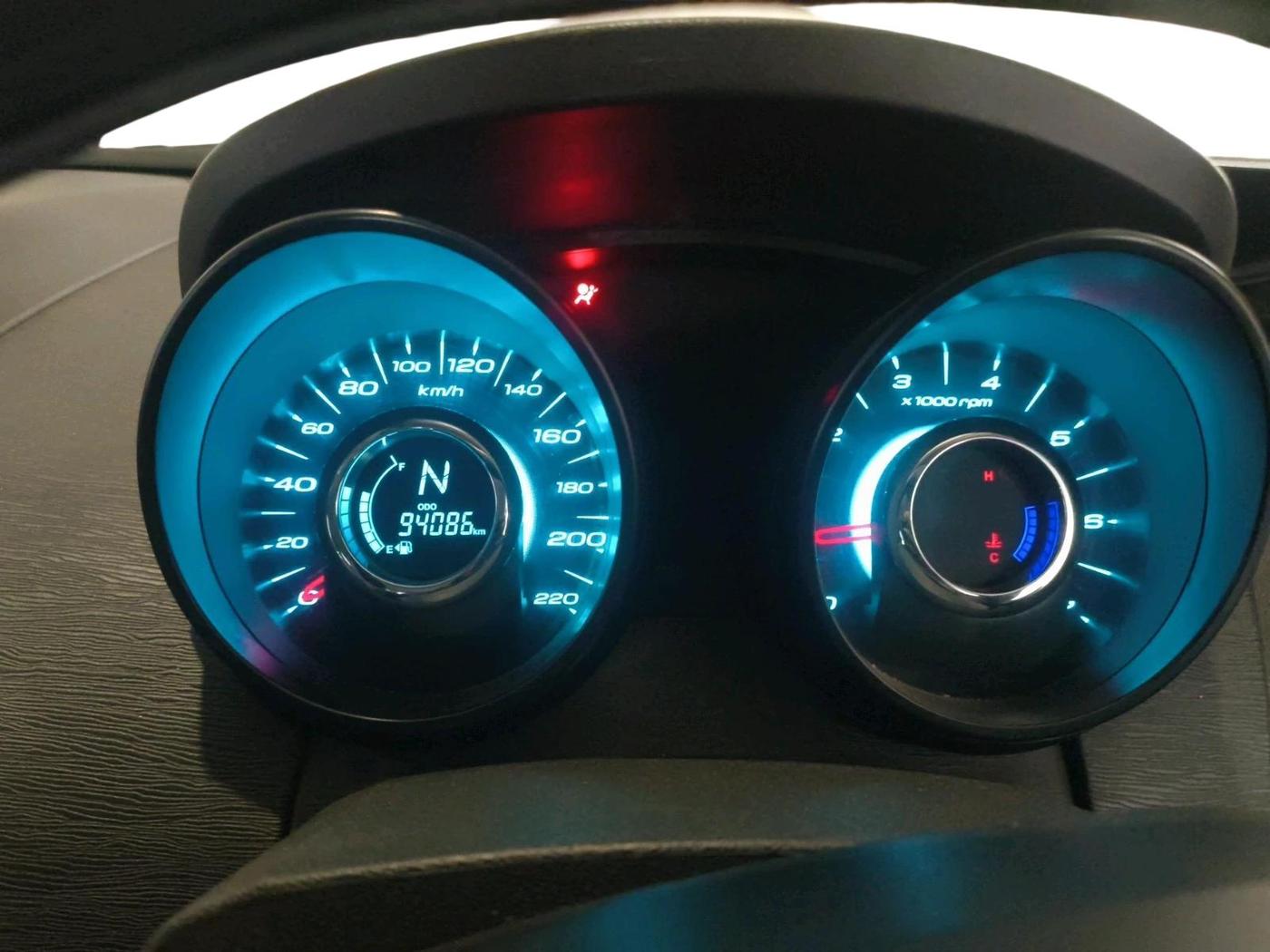 2016 Mahindra XUV500 W4, Diesel, Manual, 94,086 km, interior