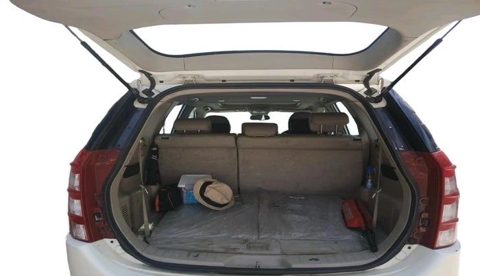 2016 Mahindra XUV500 W10, Diesel, Manual, 1,21,914 km, exterior