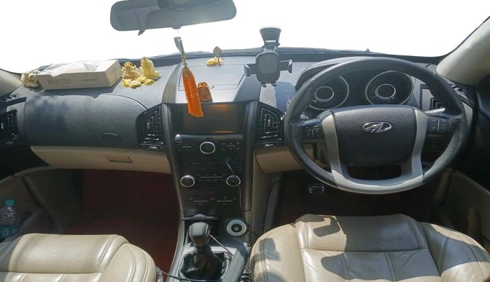 2016 Mahindra XUV500 W10, Diesel, Manual, 1,21,914 km, interior