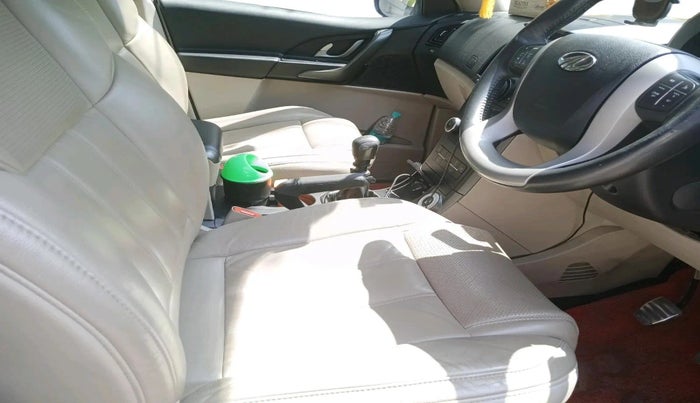 2016 Mahindra XUV500 W10, Diesel, Manual, 1,21,914 km, interior