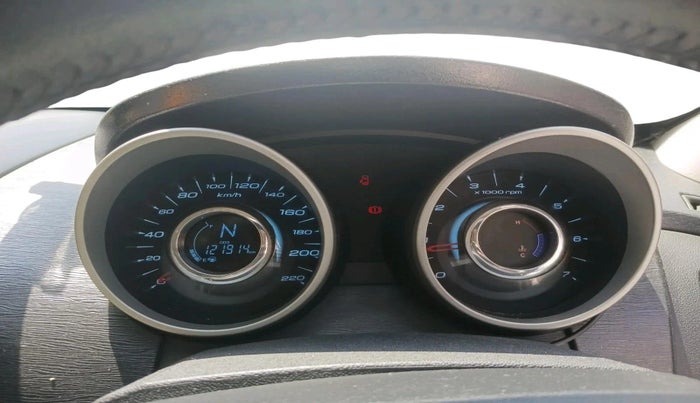 2016 Mahindra XUV500 W10, Diesel, Manual, 1,21,914 km, interior