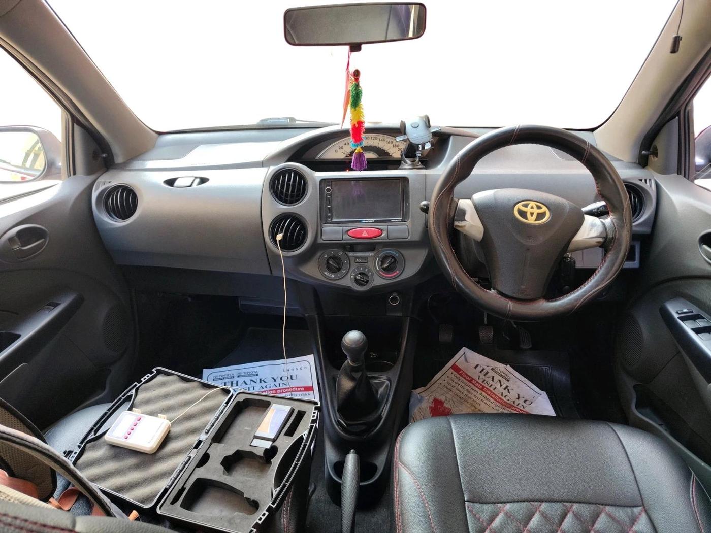 2012 Toyota Etios Liva G, Petrol, Manual, 1,08,975 km, interior