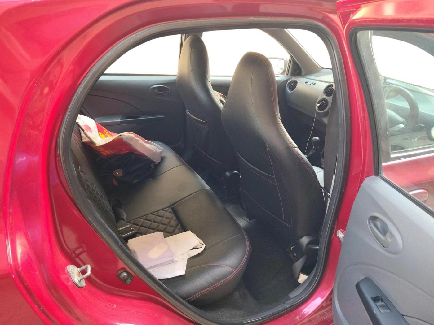 2012 Toyota Etios Liva G, Petrol, Manual, 1,08,975 km, interior