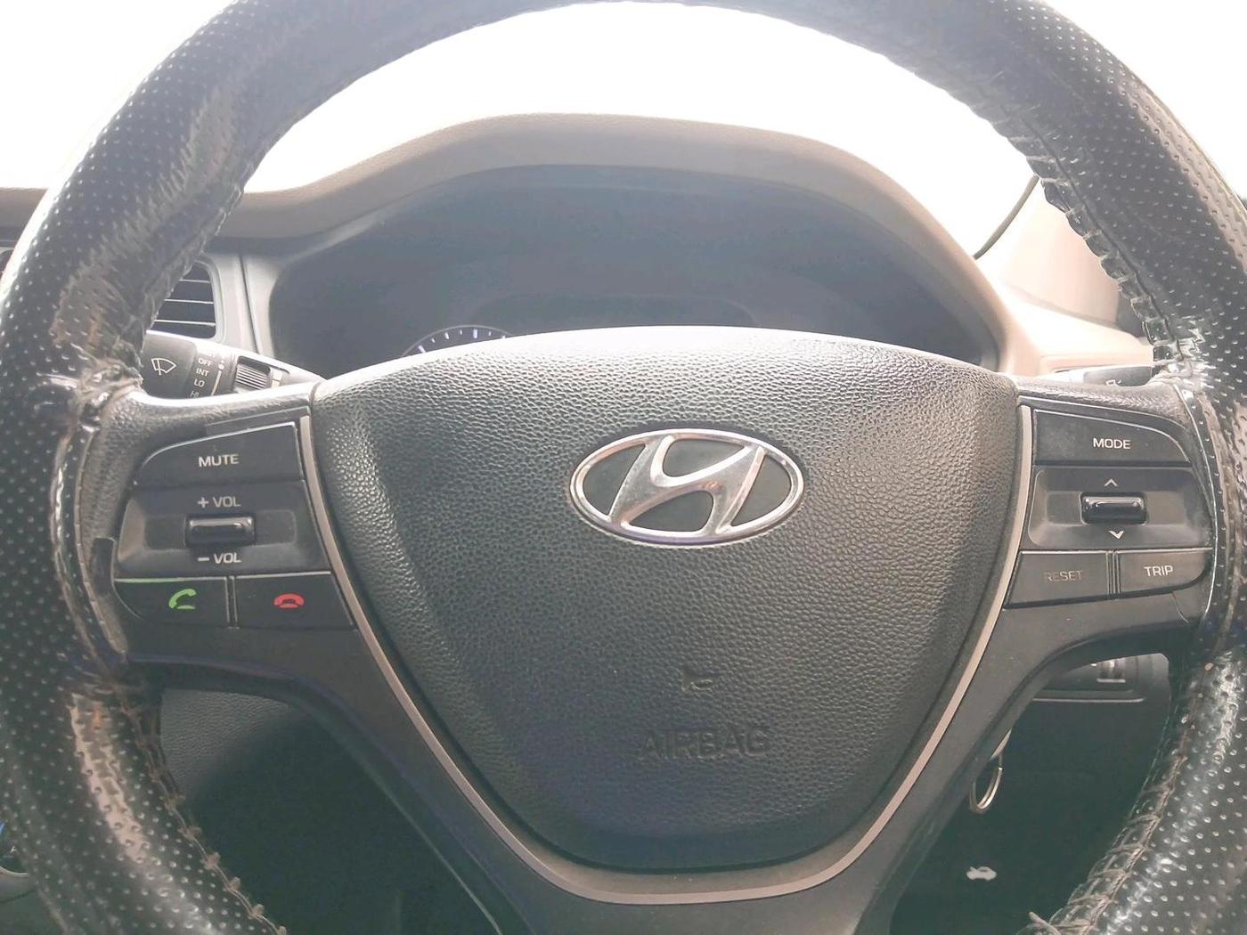 2015 Hyundai Elite i20 SPORTZ 1.4 CRDI, Diesel, Manual, 1,36,000 km, interior