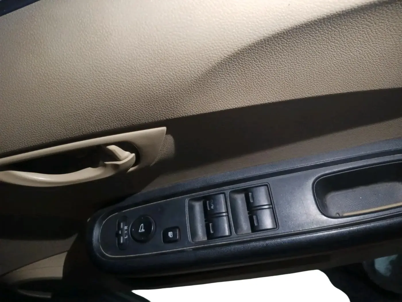 2014 Honda Mobilio 1.5L I-DTEC S, Diesel, Manual, 1,10,300 km, interior