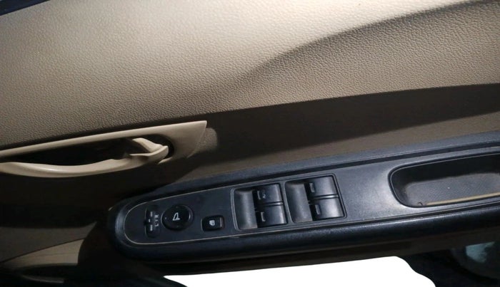 2014 Honda Mobilio 1.5L I-DTEC S, Diesel, Manual, 1,10,261 km, interior