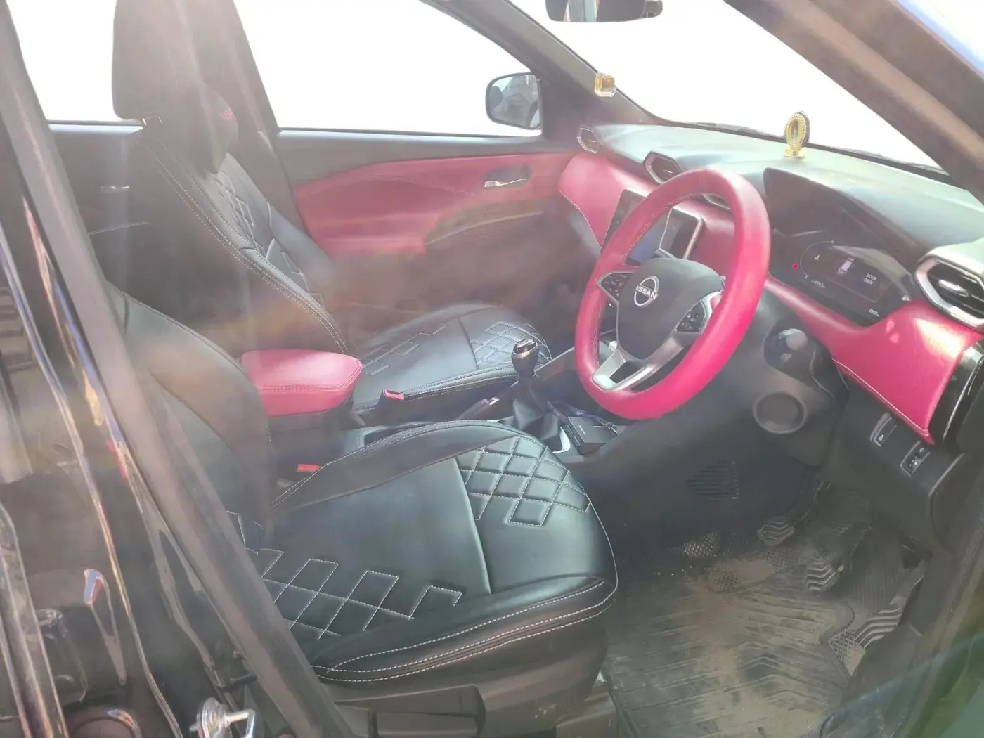 2025 Nissan MAGNITE N-Connecta B4D 1.0 Petrol MT, Petrol, Manual, 14,000 km, interior