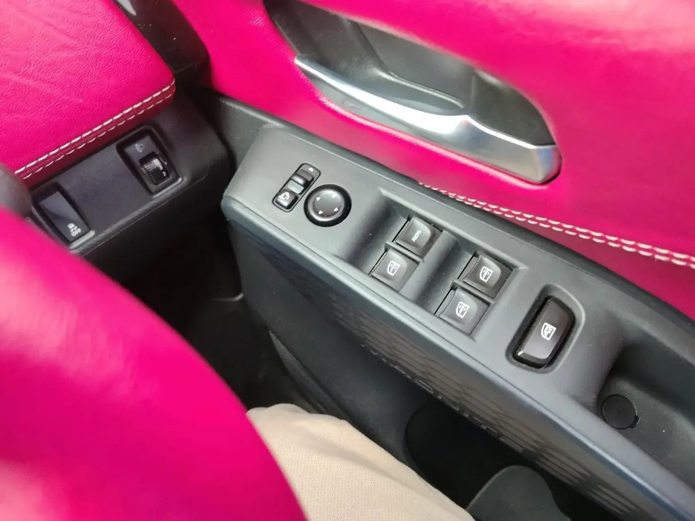 2025 Nissan MAGNITE N-Connecta B4D 1.0 Petrol MT, Petrol, Manual, 14,000 km, interior