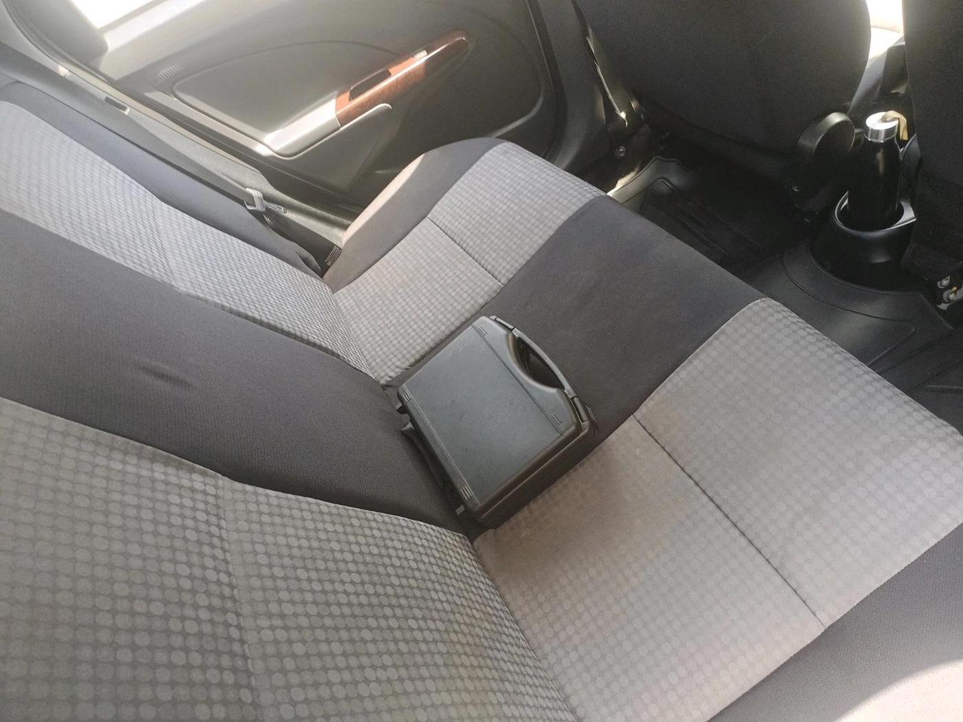 2013 Toyota Etios Liva G, Petrol, Manual, 1,07,468 km, interior