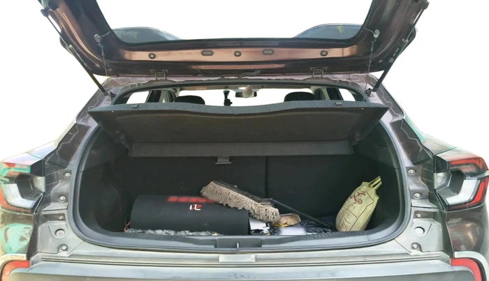 2022 Renault Kiger RXZ MT, Petrol, Manual, 26,114 km, exterior