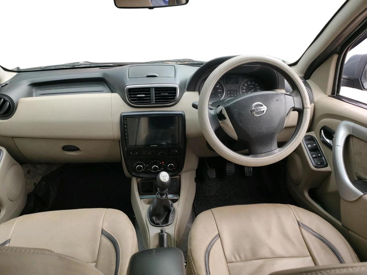 2014 Nissan Terrano XL (D), Diesel, Manual, 1,06,358 km, interior