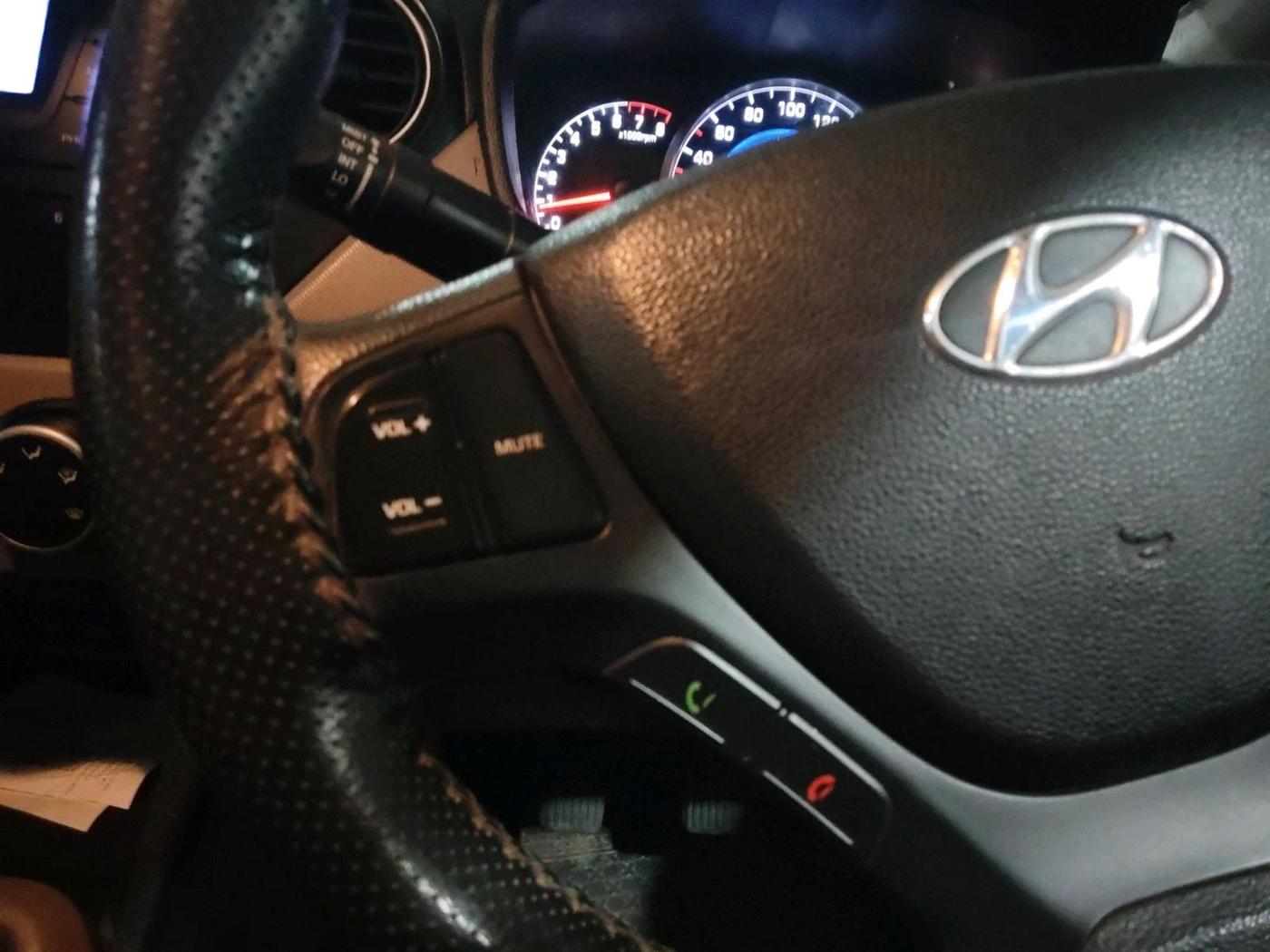 2015 Hyundai Grand i10 SPORTZ 1.2 KAPPA VTVT, Petrol, Manual, 80,005 km, interior