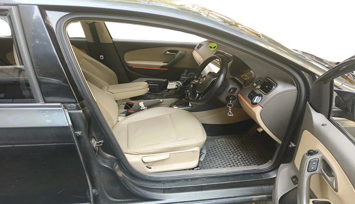 2016 Volkswagen Vento HIGHLINE PLUS 1.2 AT 16 ALLOY, Petrol, Automatic, 80,307 km, interior