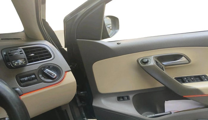 2016 Volkswagen Vento HIGHLINE PLUS 1.2 AT 16 ALLOY, Petrol, Automatic, 80,307 km, interior