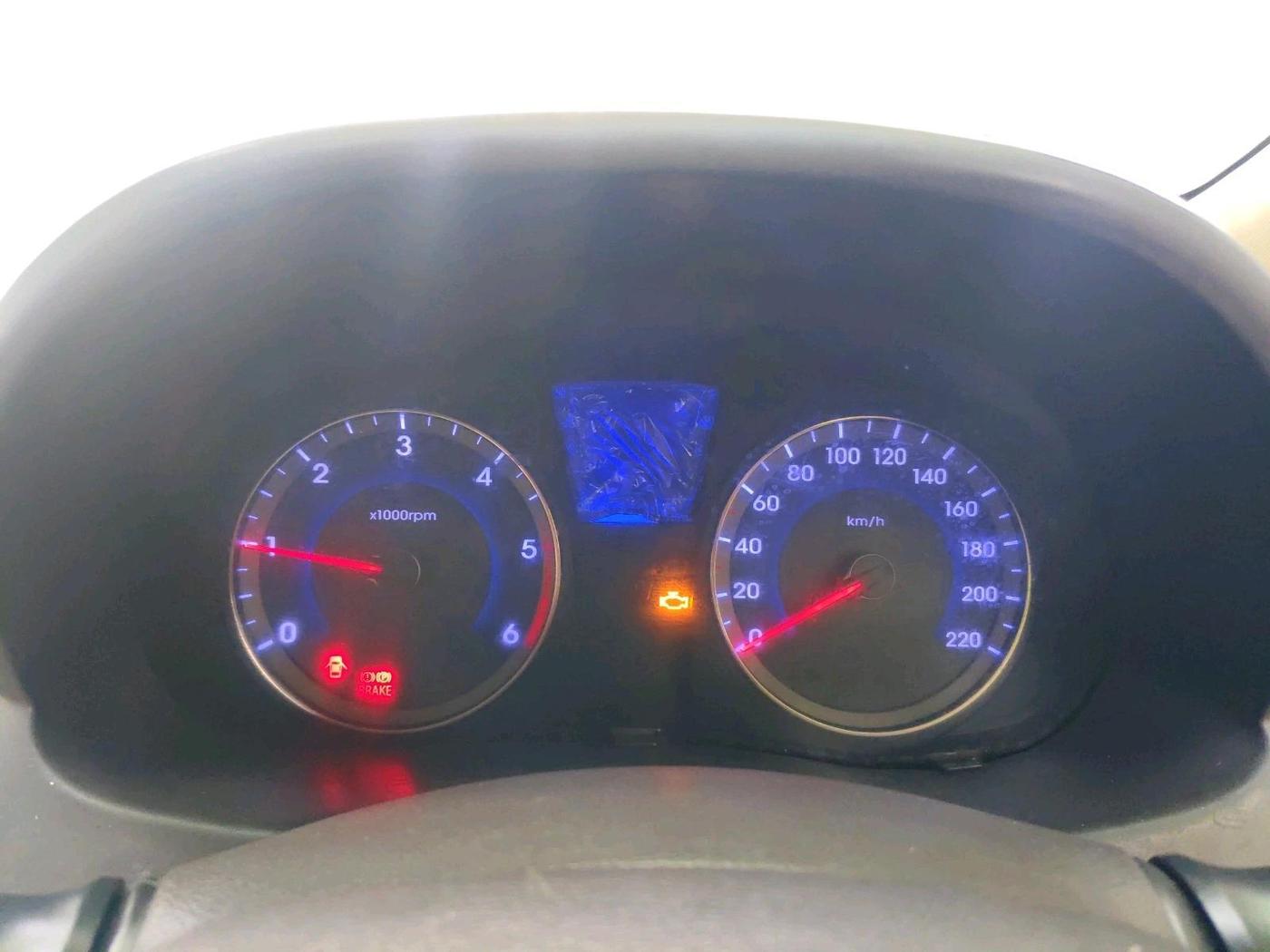 2013 Hyundai Verna FLUIDIC 1.4 CRDI, Diesel, Manual, 2,05,200 km, interior
