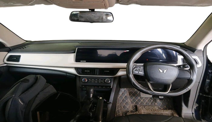 2023 Mahindra XUV700 AX 5 D AT 7 STR, Diesel, Automatic, 43,070 km, interior