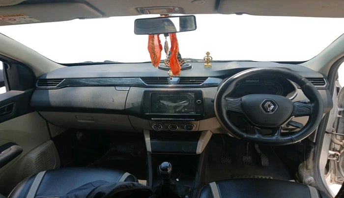 2020 Renault TRIBER RXT, Petrol, Manual, 75,490 km, interior