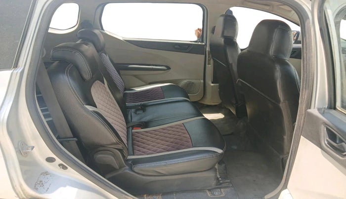 2020 Renault TRIBER RXT, Petrol, Manual, 75,490 km, interior