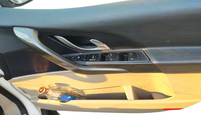 2017 Mahindra XUV500 W10 AT, Diesel, Automatic, 81,515 km, interior