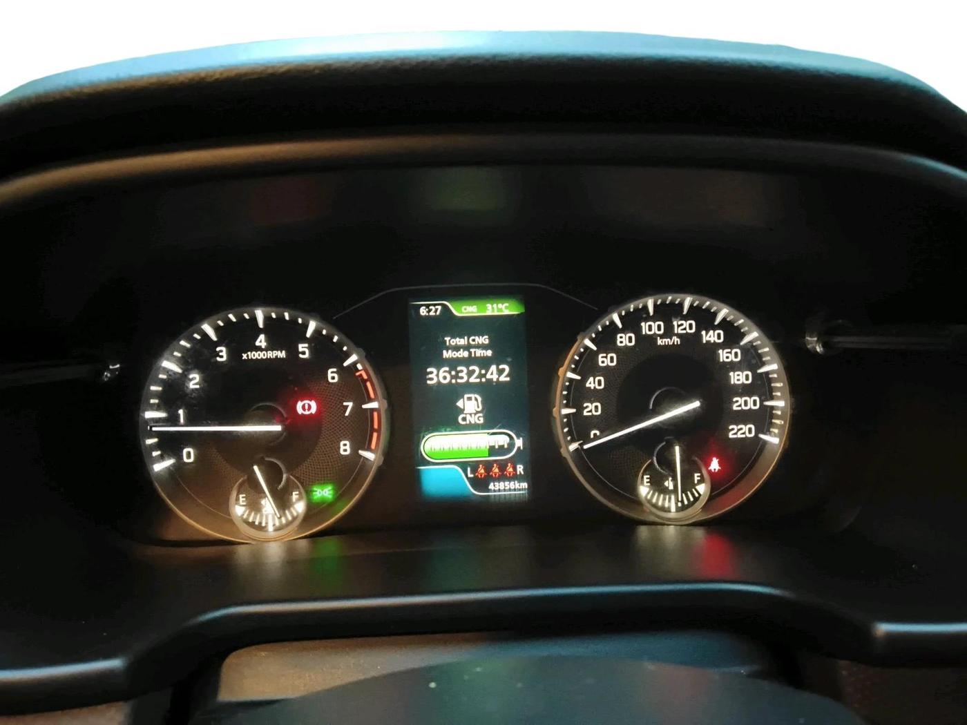 2024 Maruti BREZZA ZXI S-CNG, CNG, Manual, 43,856 km, interior