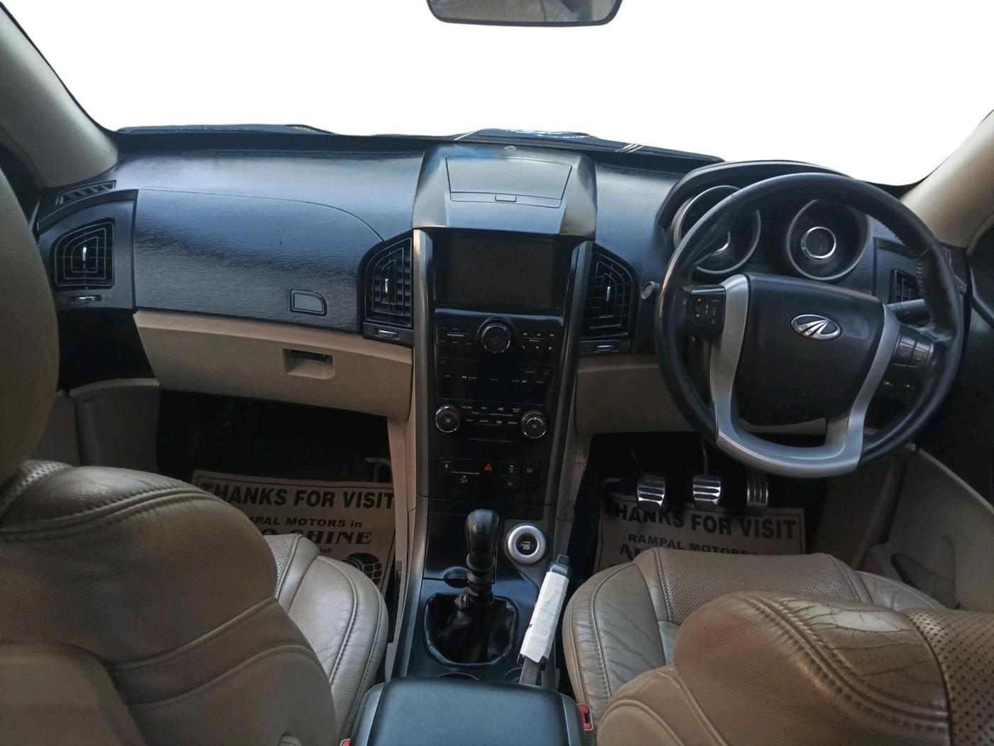 2015 Mahindra XUV500 W10, Diesel, Manual, 1,33,658 km, interior